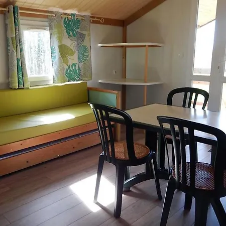 Des Papillons 3* Lalizolle