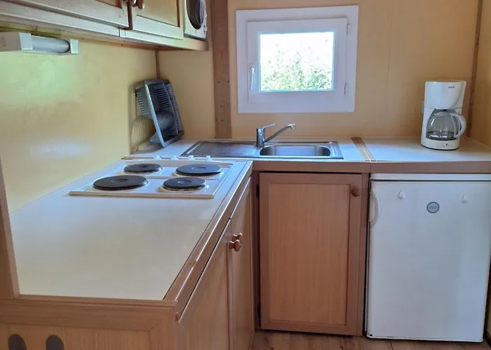 Des Papillons אתר קמפינג 3*