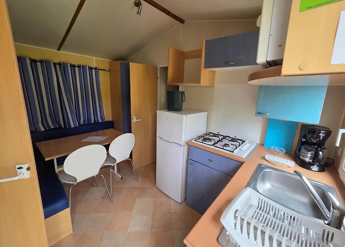 אתר קמפינג Des Papillons Lalizolle