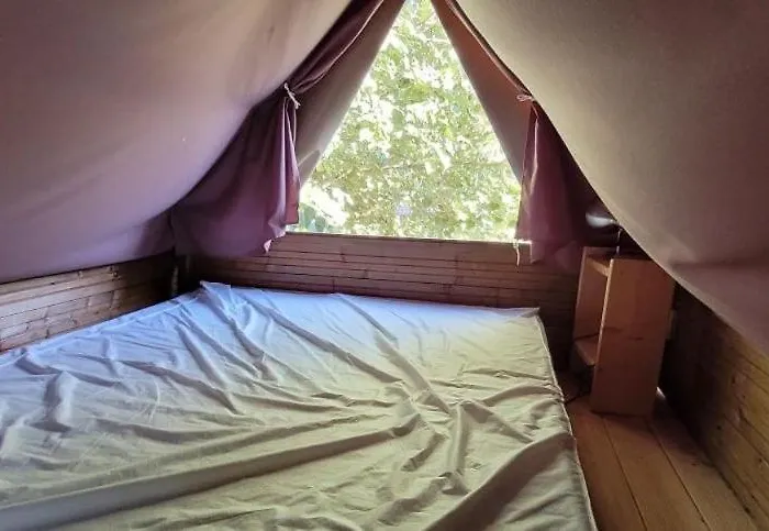 אתר קמפינג Des Papillons Lalizolle