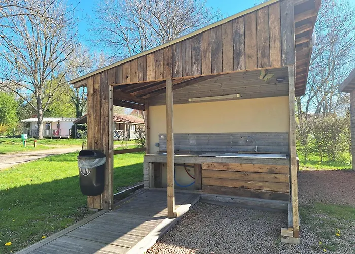 Des Papillons אתר קמפינג Lalizolle